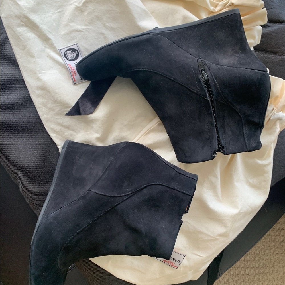 Lanvin Black Ankle Boots with Suede Material and Minimalist Design